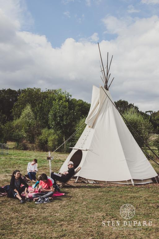 Les Tipis Du Bonheur De Vivre Hotel Brulon Exterior photo