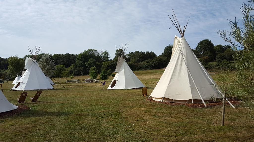 Les Tipis Du Bonheur De Vivre Hotel Brulon Exterior photo